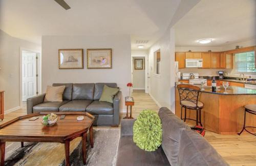 Springdale House | Lakeside Getaway - Next to Beaver Lake