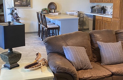 Hot Springs Village Apartment | Lakeside Lake Balboa w/2 kayaks