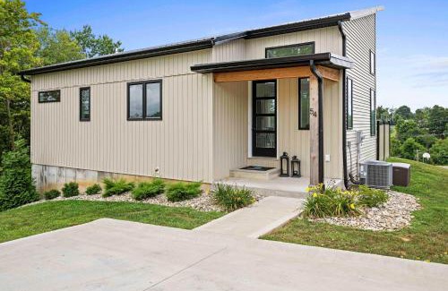 Dry Ridge House | Lakeside Landing - Near Ark - with Hot Tub