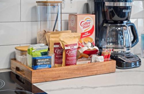 Dry Ridge House | Lakeside Landing - Near Ark - with Hot Tub