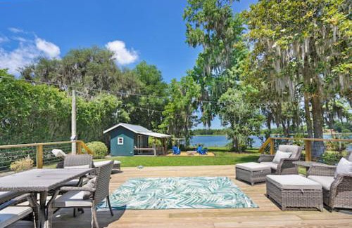Doctors Inlet House | Lakeside Lilypad Wonderland Kayak Grill Firepit