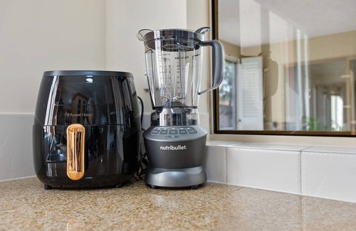 Cairns North Apartment | Lakeside Luxe Retreat - Pool View BBQ Spa Bath