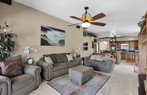 Arrowhead Ranch House | LAKESIDE LUXURY & GOLF RESORT - Zero Edge Pool