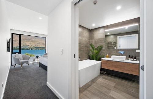 Wanaka Hotel | Lakeside Luxury Studio Apartment