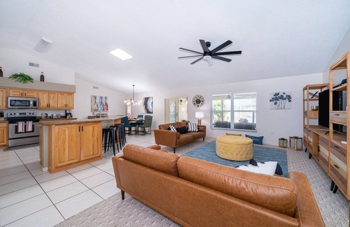 Sunridge Woods House | Lakeside Paradise, the ultimate vacation home minutes from Walt Disney World