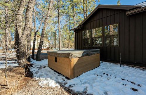 Pinetop Apartment | Lakeside Pines Retreat- Stay warm in Cozy Comfort