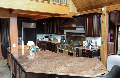 Graymont House | Lakeside Retreat with Swimming Pool!