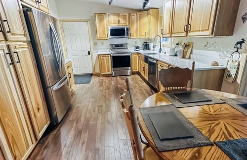 Presque Isle Cabin | Lakeside Serenity