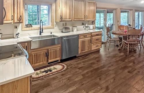 Presque Isle Cabin | Lakeside Serenity