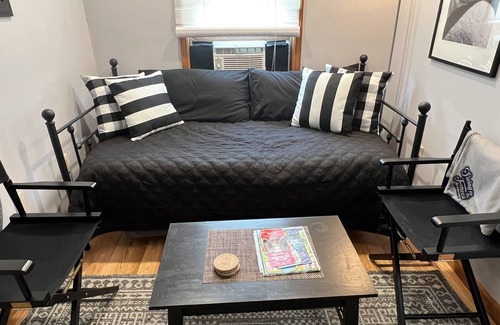 Maryland House | Lakeside Suite - private guest house suite on Goodyear Lake