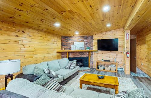 White Haven House | Lakeside Timber Lodge