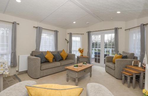 King's Lynn House | Lakeside View