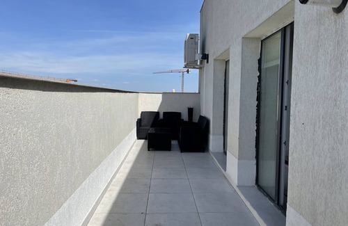 Militari Apartment | Lakeview 2 Room Penthouse Rooftop W15
