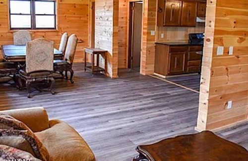 White Haven Cabin | Lakeview Cabin of Lake Ag-mar sleeps 15 w/ Hot Tub