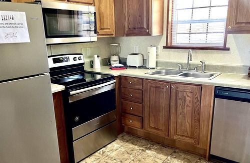 Kirby Cottage | Lakeview cottage on Lake Greeson with private hot tub!!