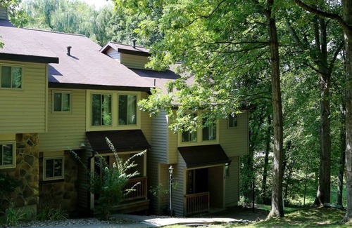Cheat Lake House | Lakeview Golf Resort Stunning 2BR Townhouse Near Chestnut Ridge Park