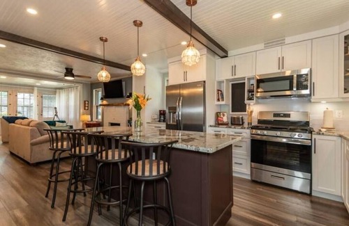 Willobee On The Lake Cottage | Lakeview Happy Days Cozy Cottage