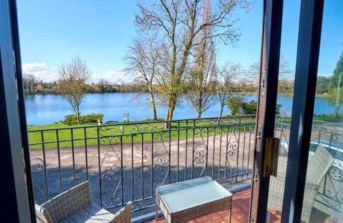 York House | Lakeview House 2x Hot Tub & Games Room