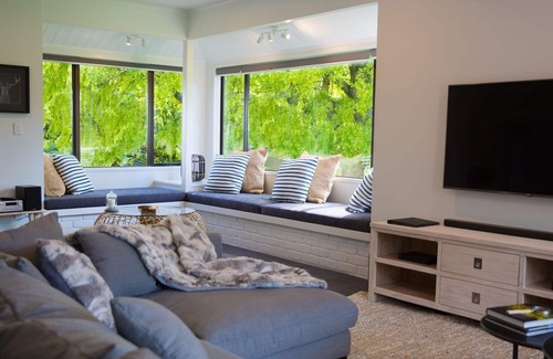 Karapiro Cabin | Lakeview Lodge Karapiro - Bijou Hamptons