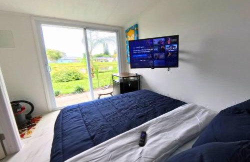 Buena Ventura Lakes Apartment | Lakeview Suite - Near Disney World & Universal Studios