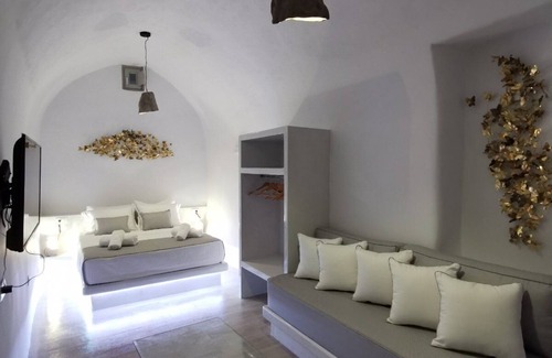 Messaria Apartment | Lamar Cave House 1 Bedroom