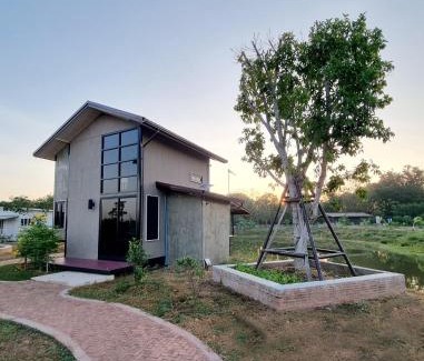 Sikhio Resort | Lan Nam Ob Duen ลานน้ำโอบเดือน
