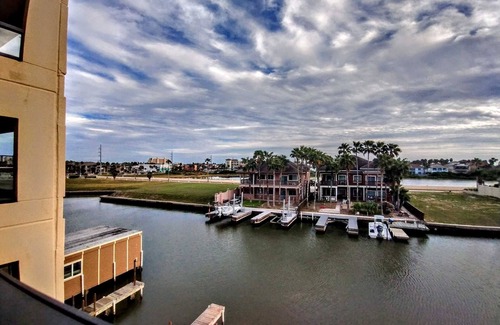 South Padre Island Condo | Landfall Towers 34 Minium 1 Bedroom Condo by RedAwning