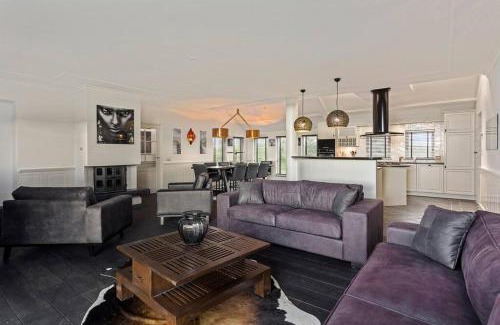 Ouddorp Villa | Landgoed Hermitage - Villa Euphoria - XXL Zwemspa - Max 10 personen