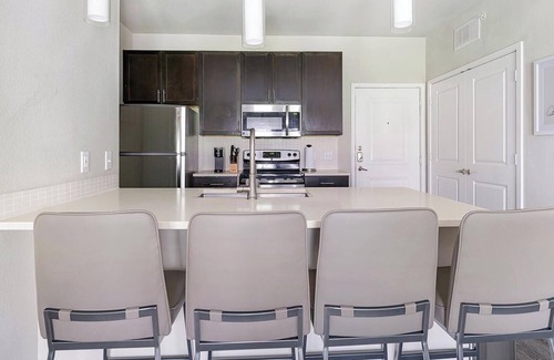 Katy Apartment | Landing | Amazing 2BD, Courtyard, Gym