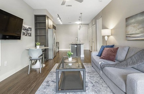 Mueller Apartment | Landing at AMLI on Aldrich - 1 Bedroom in Mueller