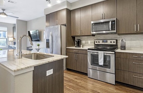 Mueller Apartment | Landing at AMLI on Aldrich - 1 Bedroom in Mueller