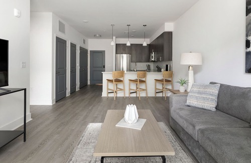 Crestwood South Apartment | Landing at Crestline