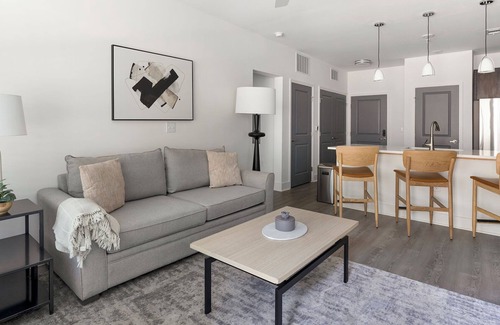 Crestwood South Apartment | Landing at Crestline