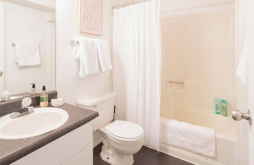 Northeast Heights Apartment | Landing at Mountain Vista Apartments - 3 Bedrooms in Panorama Heights