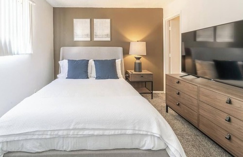 Northeast Heights Apartment | Landing at Mountain Vista Apartments - 3 Bedrooms in Panorama Heights