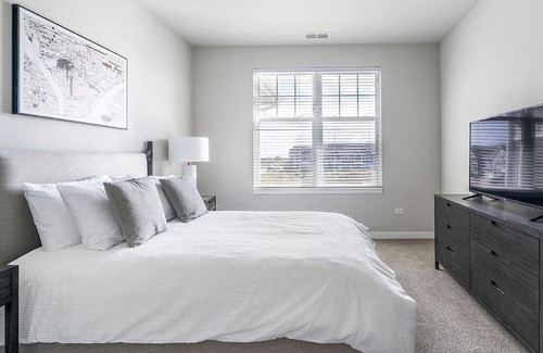 West Dundee Apartment | Landing at Reserve Randall Road - 2 Bedrooms in Downtown West Dundee