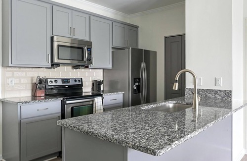 Green Hills Apartment | Landing at The Metropolitan - 1 Bedroom in Nash.