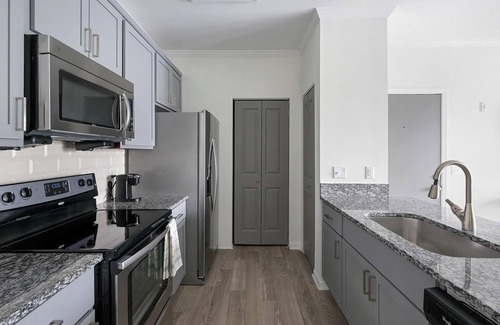 Green Hills Apartment | Landing at The Metropolitan - 1 Bedroom in Nash.