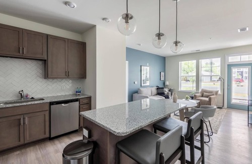 Wilmington Apartment | Landing at The Parker Leland - 2 Bedrooms in Do.