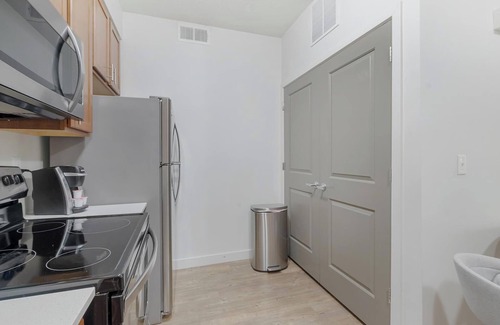 South Salt Lake Apartment | Landing at VIA Apartments - 1 Bedroom in Downto.