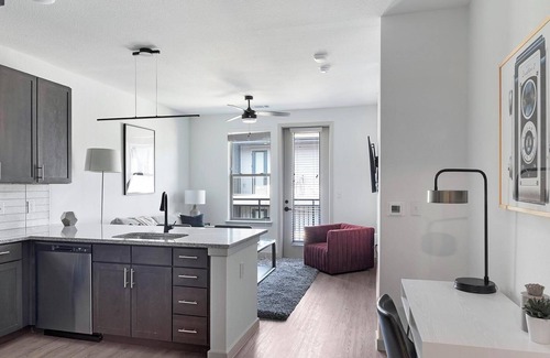 Dallas Apartment | Landing | Chic 1BD, Pool, Clubhouse