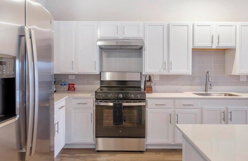 Willow Springs Apartment | Landing | Chic 1BD, Gym, Pool