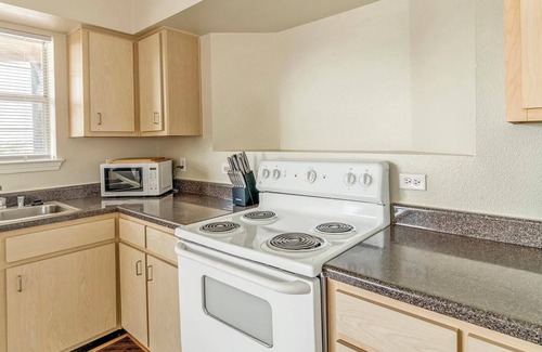 Southbelt/Ellington Apartment | Landing | Chic 2BD, Game Room, Gym