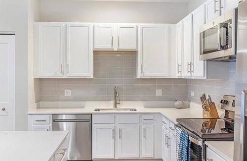 Willow Springs Apartment | Landing | Chic 2BD, Pool, Gym