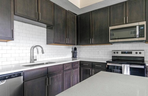 Palmetto Apartment | Landing | Modern 2BD, Pool, Clubhouse