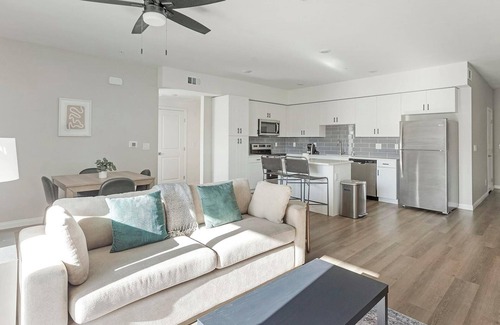 Townsite Apartment | Landing | Stunning 1BD, Rooftop Lounge, Pool