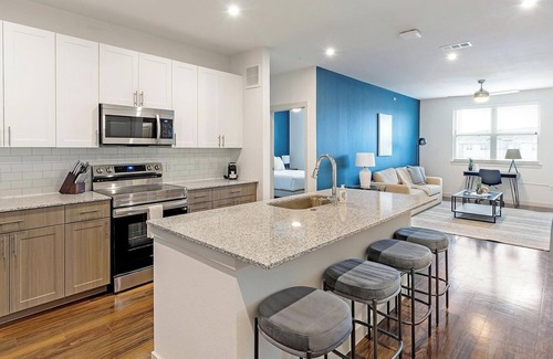 Fate Apartment | Landing | Stylish 2BD, Clubhouse, Pool