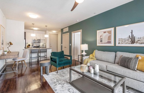 Lockhart Apartment | Landing | Stylish 2BD, Gym, Clubhouse