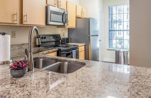 New Pathways Apartment | Landing | Stylish 2BD, Pool, Gym