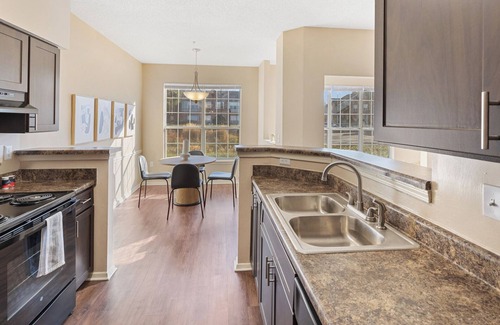 Germantown Apartment | Landing | Stylish 2BD, Gym, Tennis Court